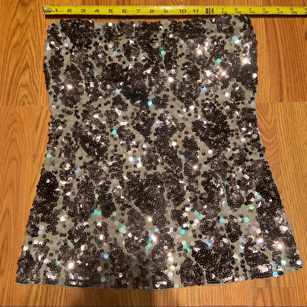 Glitzy clubwear lavender tube top.  Sequins galore - Picture 5 of 8